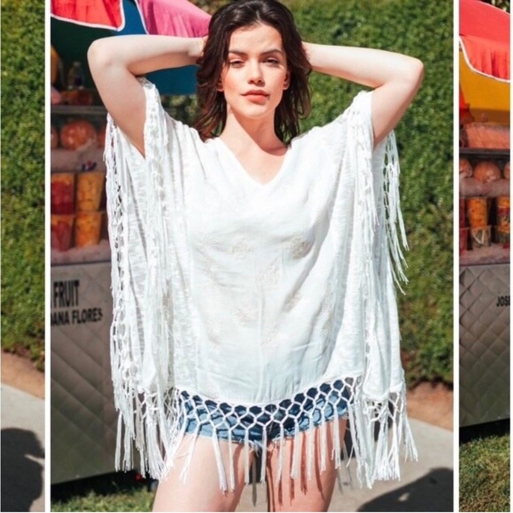 Like New Knox Rose poncho embroidered with macrame fringe, size S/M